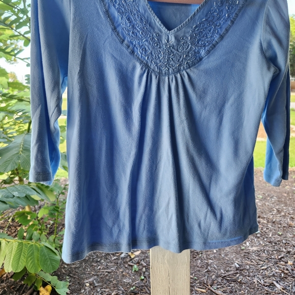 3 Nicole Miller "NICKI"  SIZE MED BLUE TINY BLUE EMBELLISHMENT AT V NECKLINE - Picture 4 of 5